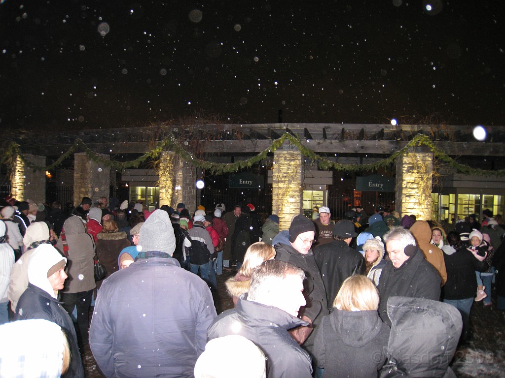 Henry Ford Christmas 2009 001.jpg - The crowd lines up well in advance of the gates opening, like there will not be enough seats for everyone inside.